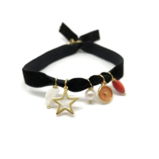 Pulsera elástica y colgantes