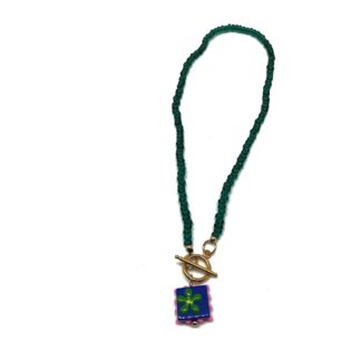 Gargantilla verde y colgante flor