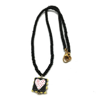 Collar negro y colgante corazón